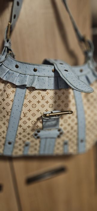 Geanta monocrom inspirație LV