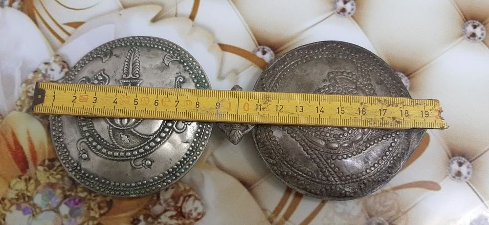 Продават се всичко на куп"стари пафти и ребърни бижута 2.50лв за 1 гра