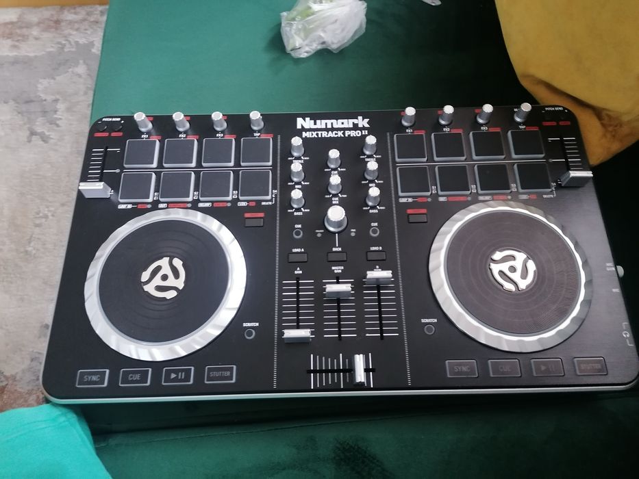 Consola numark mixtrack pro 2