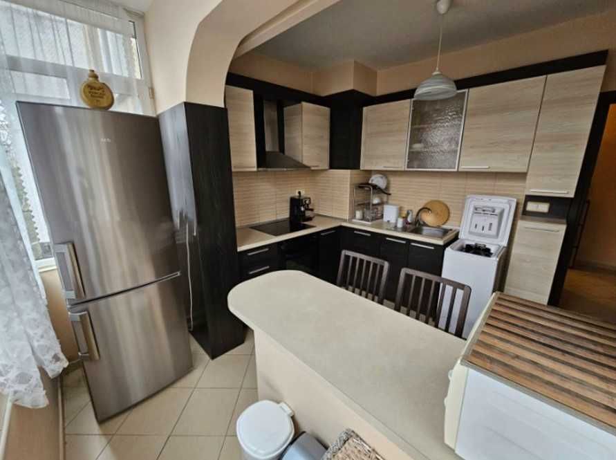 Дава се под наем Двустаен апартамент в София, Красно село - 60 кв.м за 612 € - Снимка #2