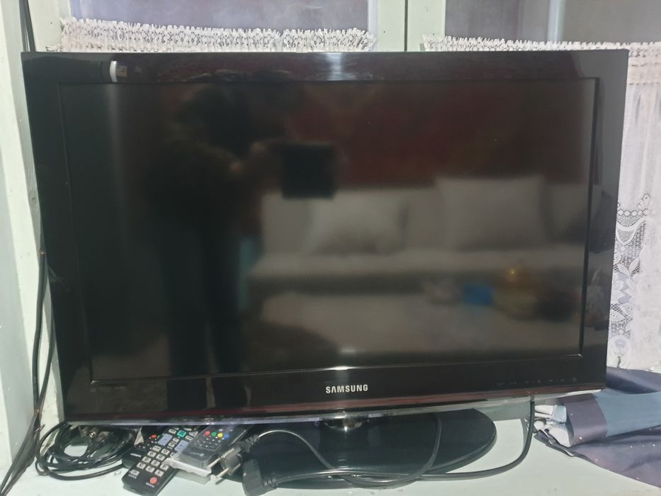 Телевизор б.у.работает