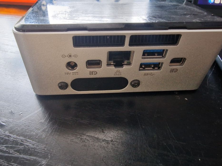 Intel nuk 5i5 i5 5300 8gb ram 128gb ssd