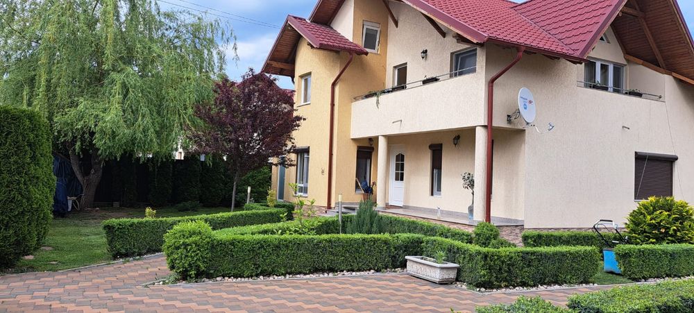 Vând casă + anexă