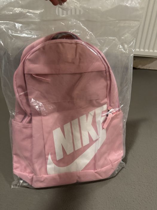 Раница Nike.