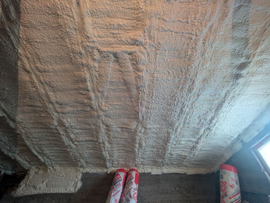 Izolează-ți casa vara cu spuma poliuretanica, ca să scapi de căldură!