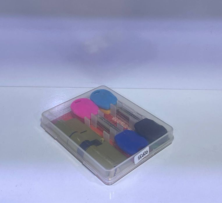 Serdechka qulflar katta assartimentda (zamok)