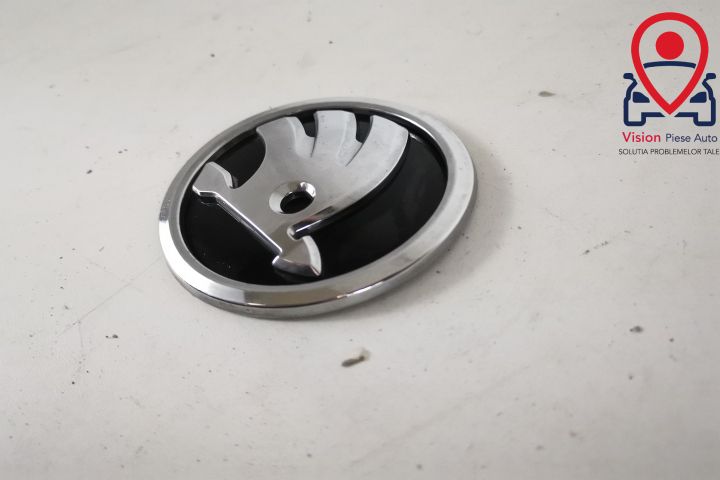 Шкода Суперб / Skoda Superb 3 Оригинална емблема за задния капак в доб