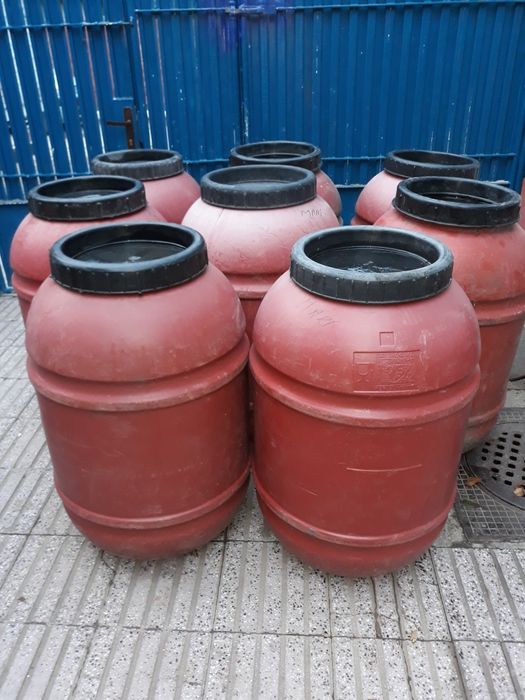 Butoaie plastic foarte groase cu capac cu filet și garnitură preț 100