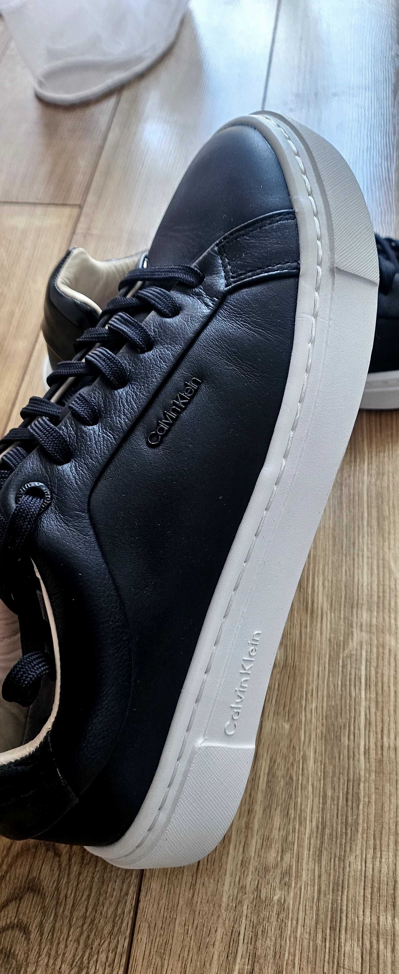 Кецове Calvin Klein, 38 номер