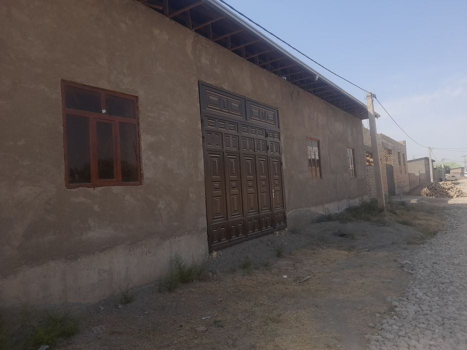 Uy Yashil diyor Gulsaroy kucha  mahallasi Karopka xolatda