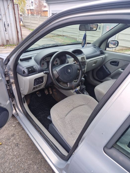 Se vinde Renault Clio2  2005 1.4