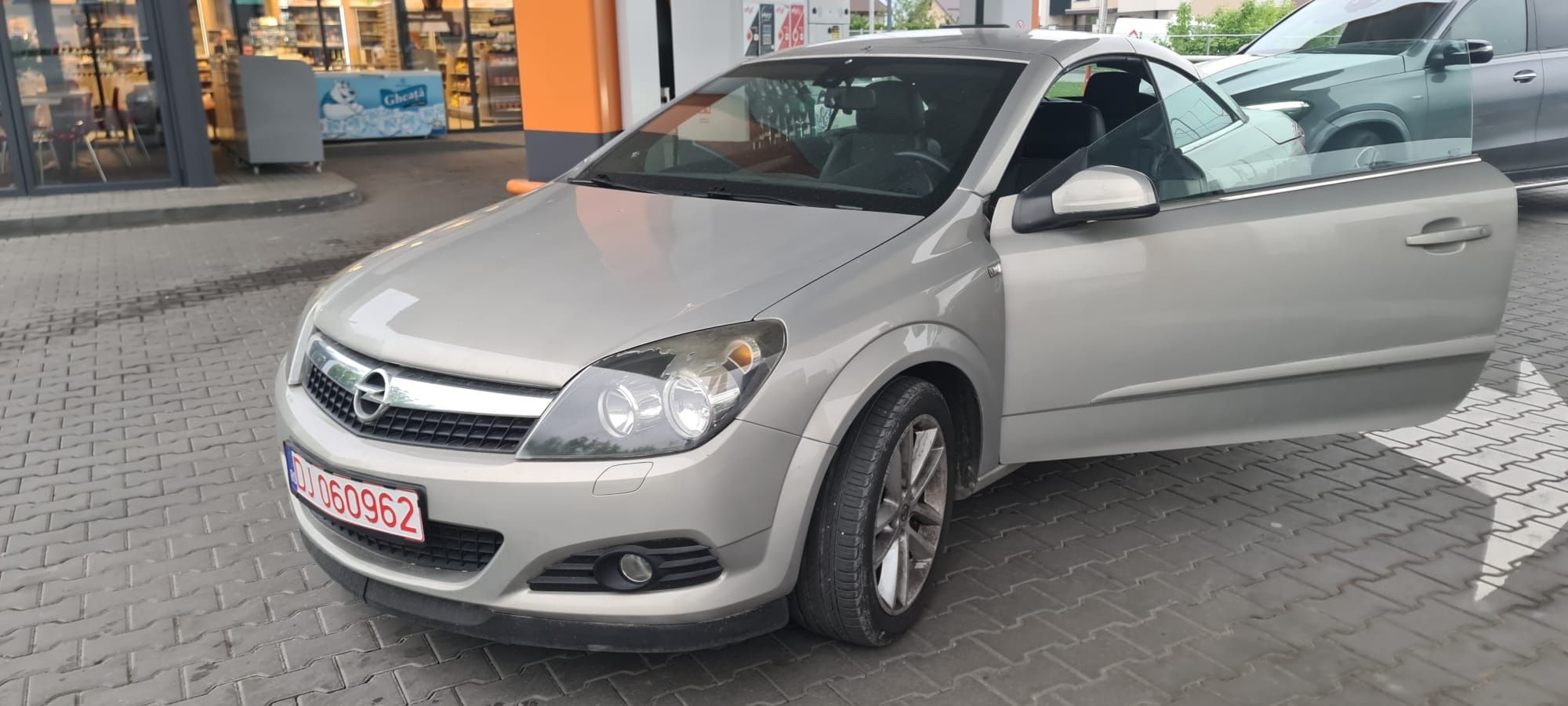 Dezmembrez opel astra h twintop 1.6 xep