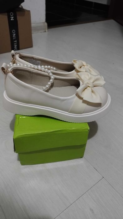 Pantofi albi pt fete