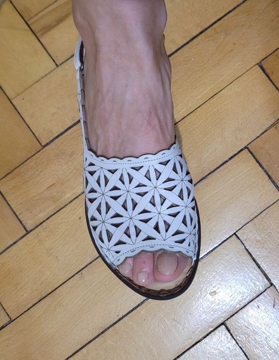 Sandale de piele -noi