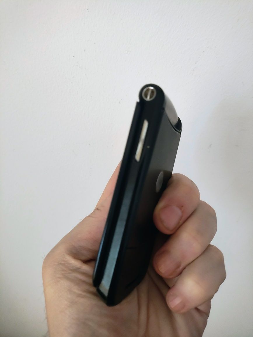 Motorola RAZR V9  ( decodat, stare foarte buna)