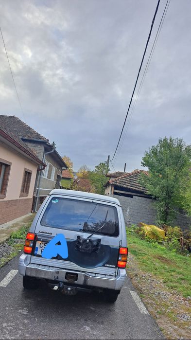 Vând mitsubishi pajero
