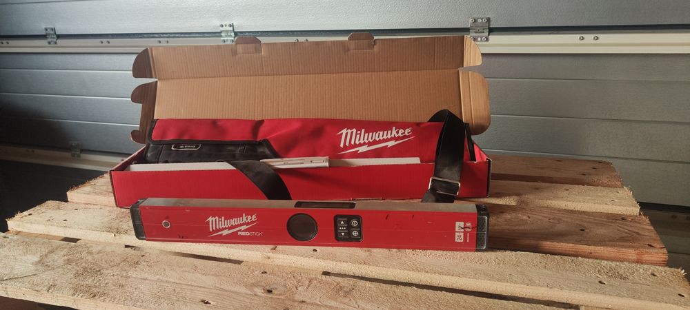 Дигитален нивелир Milwaukee REDSTICK, 60 см
