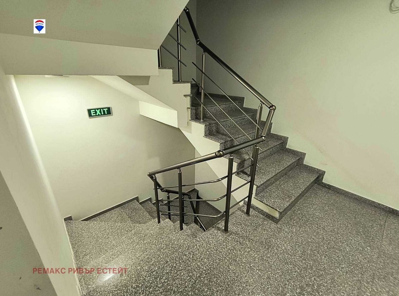 Продава се Тристаен апартамент в Русе, Център - 120 кв.м за 1541 €/кв.м - Снимка #13