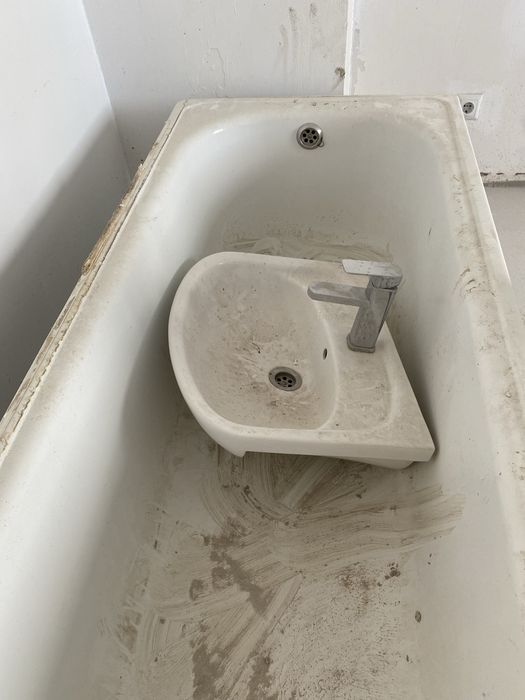 Очень срочно продается раковина и зеркала с полками