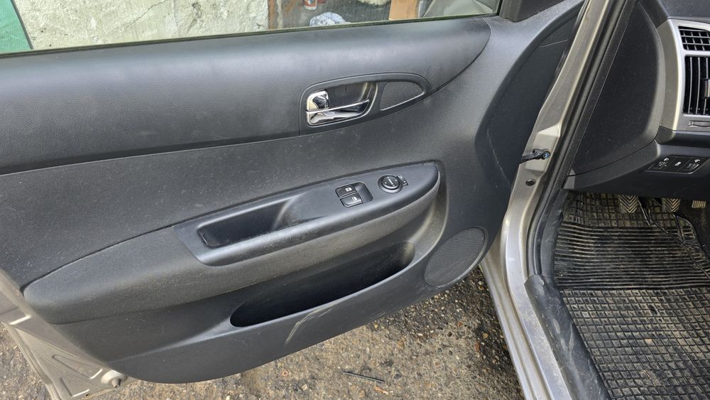 Vând hyundai i20 avariat