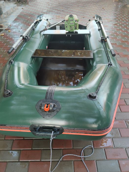 Vând barcă Colibri