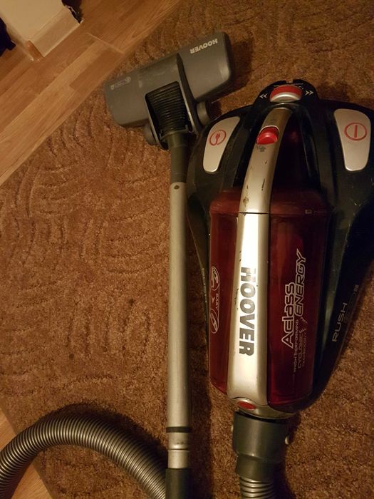 Продавам прахосмукачка HOOVER