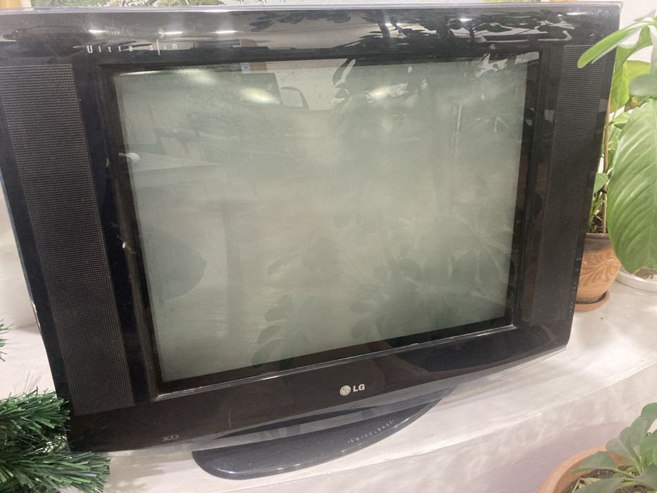Продам телевизор LG