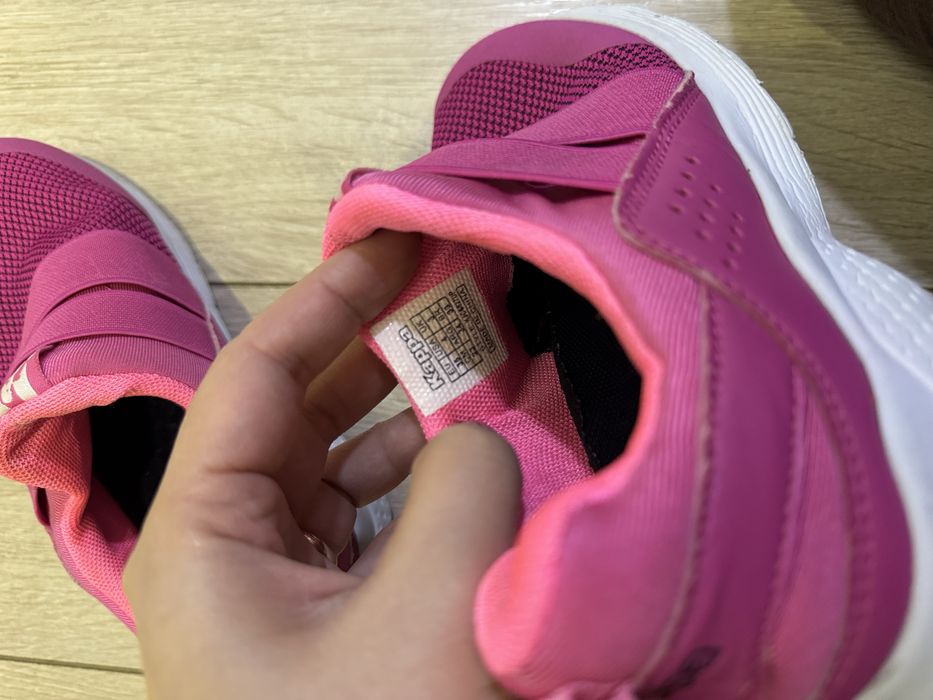 Кроссовки для девочки