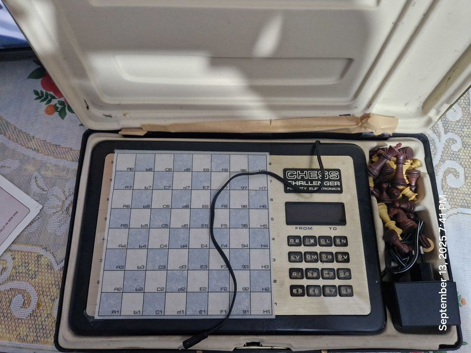 Robot de Șah Vintage - Voice Chess Challenger (Model UCC)