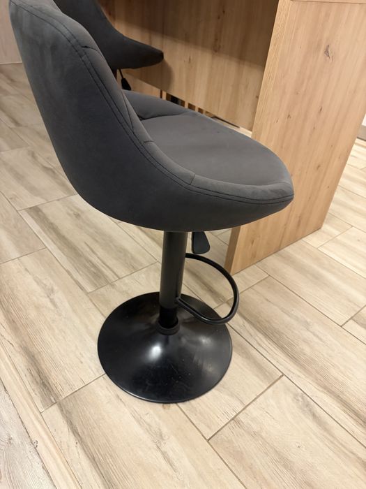 Set masa cu 4 scaune reglabile de bar