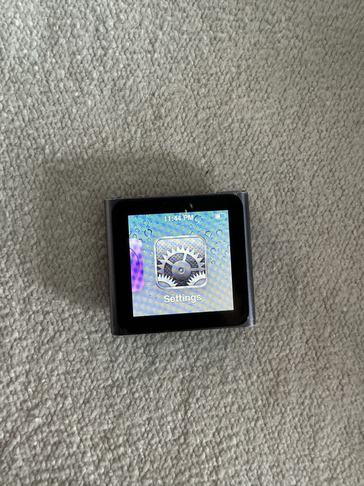 Айпод , iPod nano (6th generation) , 8GB