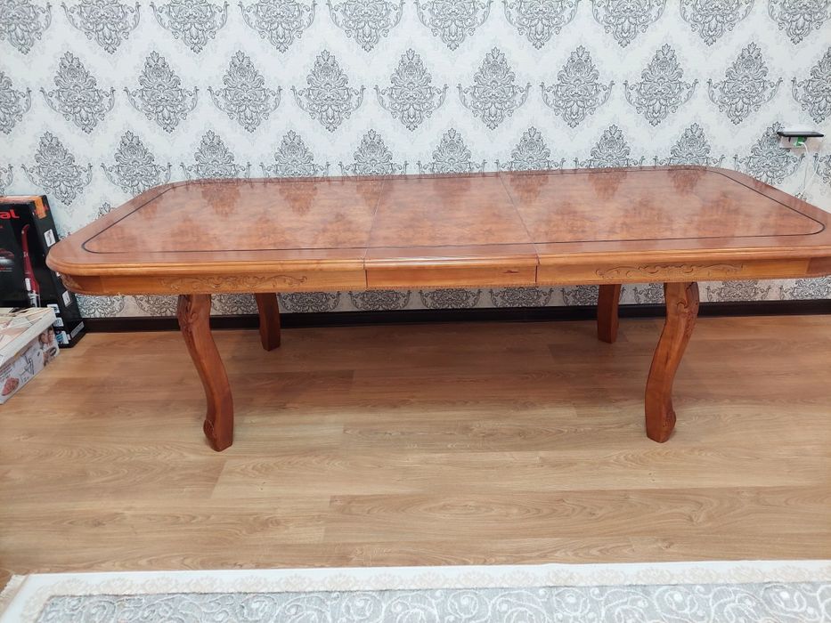 Продам гостинный стол