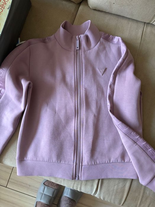 Горнище Guess чисто ново