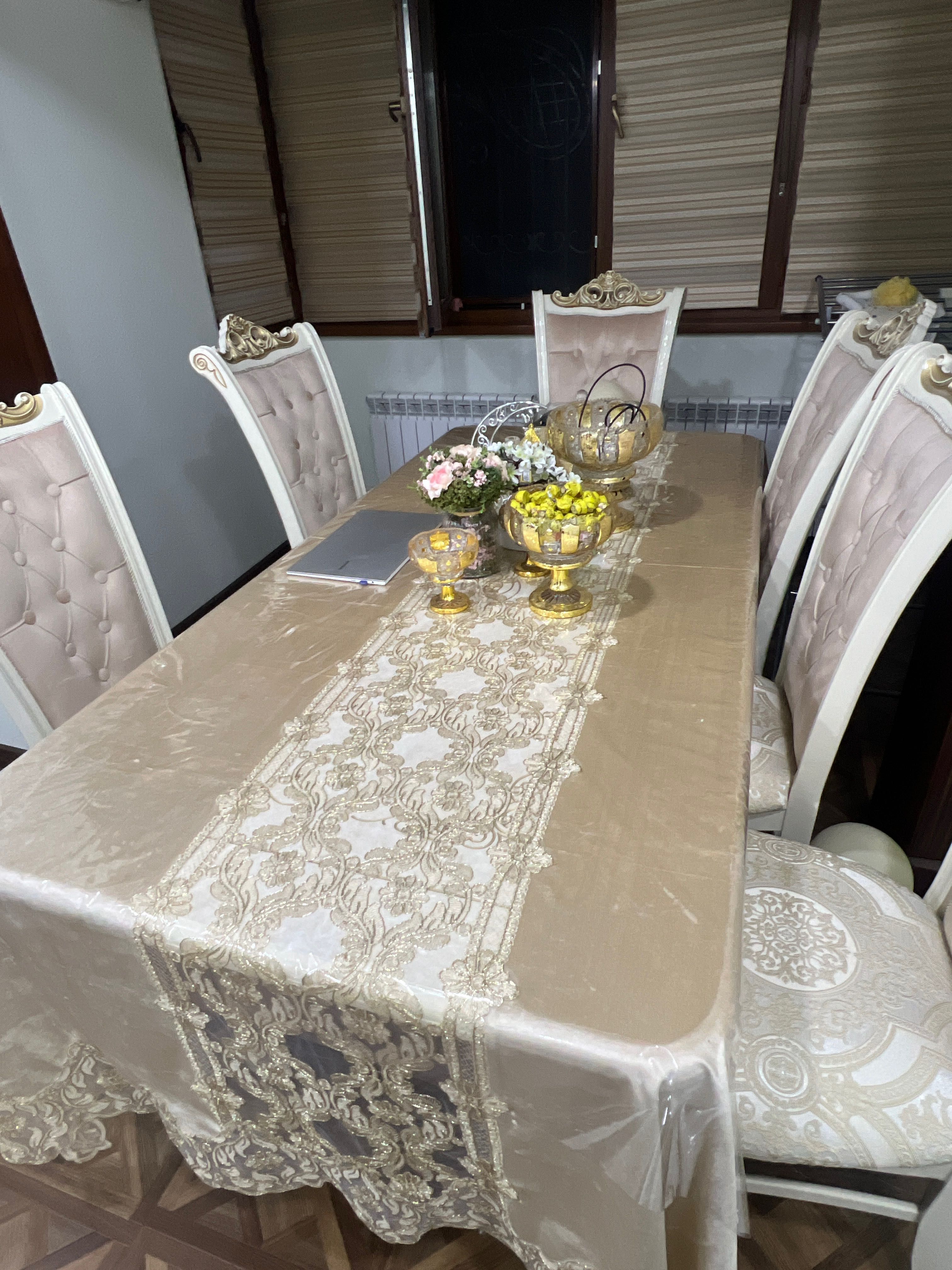 Стол и 8 стульев