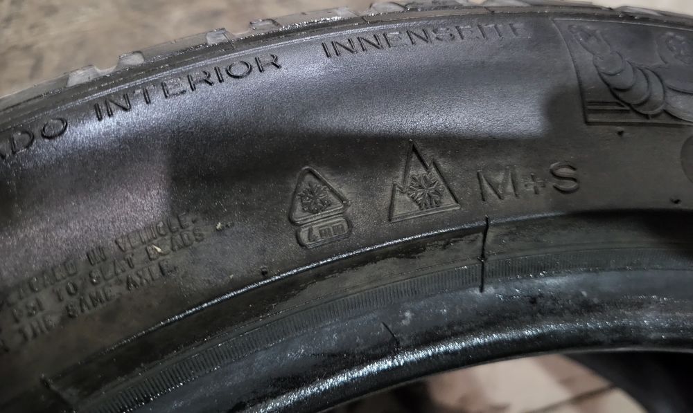 2 Зимни гуми Michelin 235/45/17-60 лева