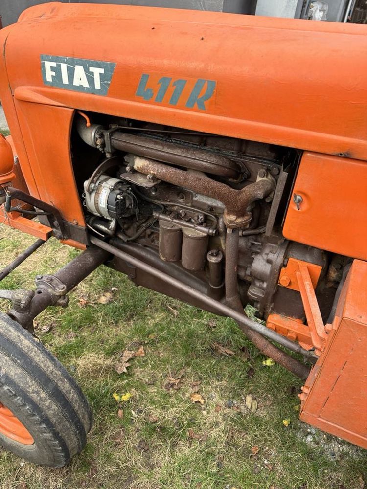 Vând tractor Fiat 411