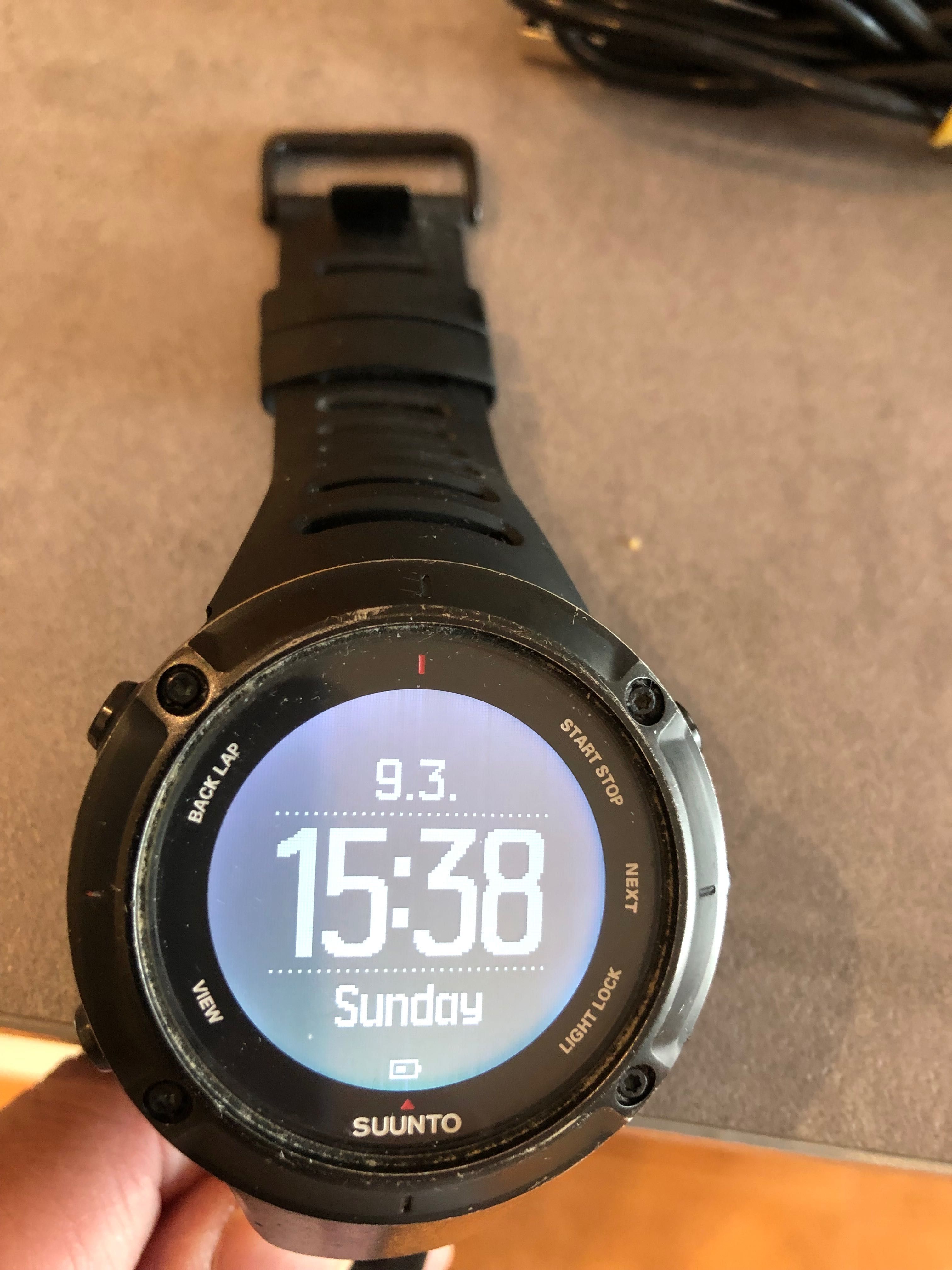 Продавам часовник Suunto Ambit 3
