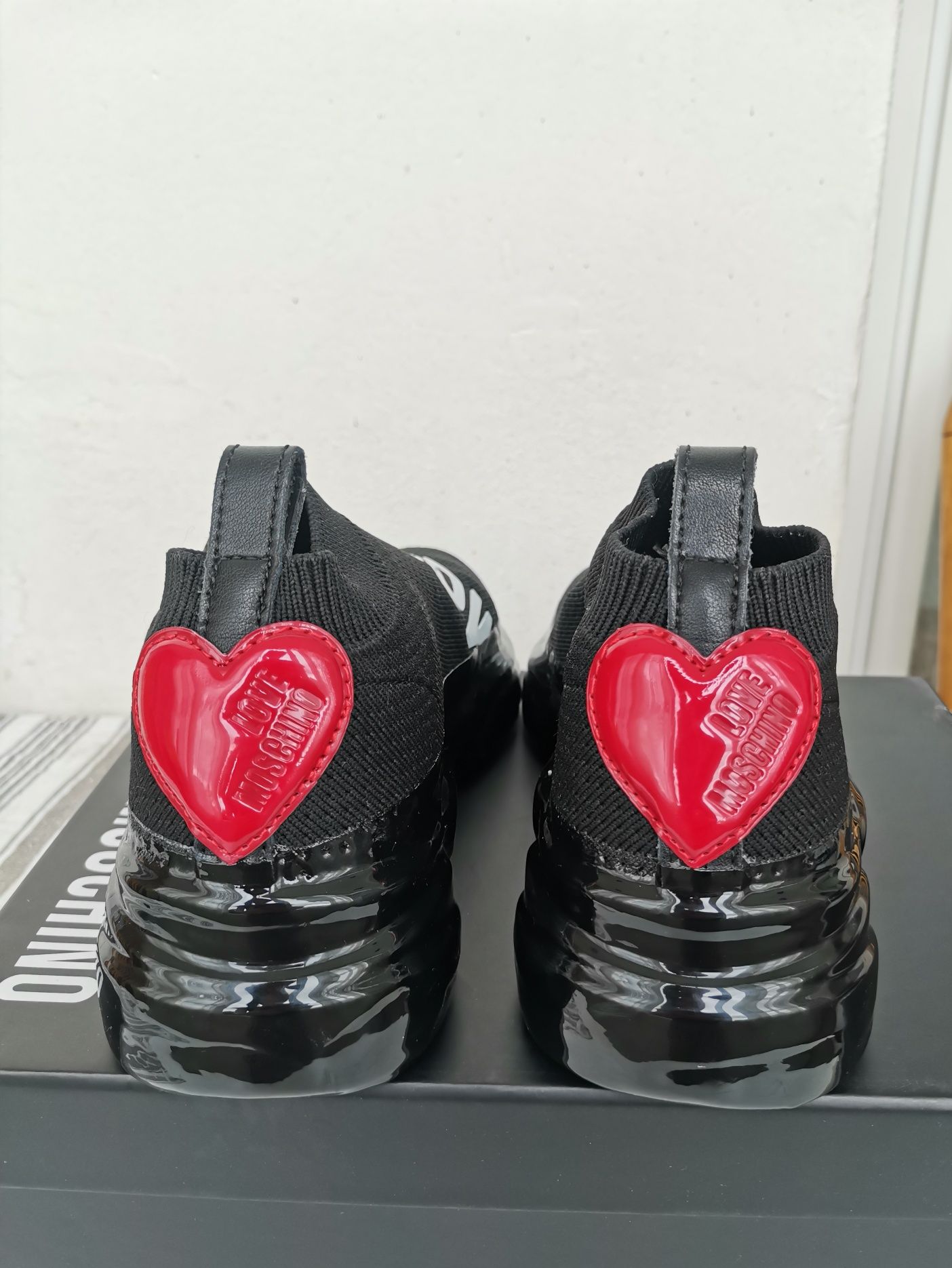 Нови обувки Love Moschino