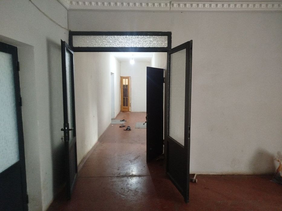 Нотурар бино сотилади