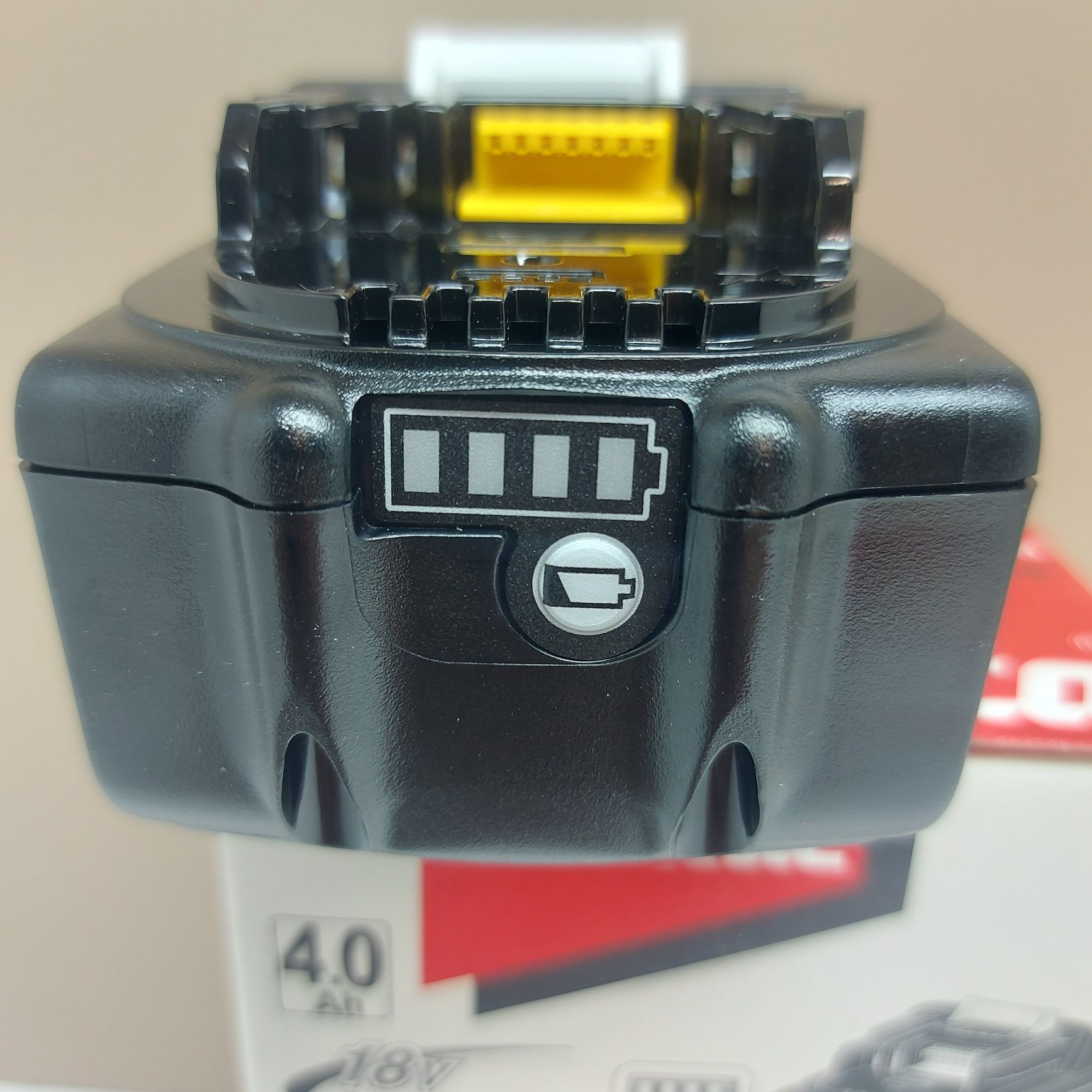 Акумулаторна батерия MAKITA BL1840B  18V  4Ah