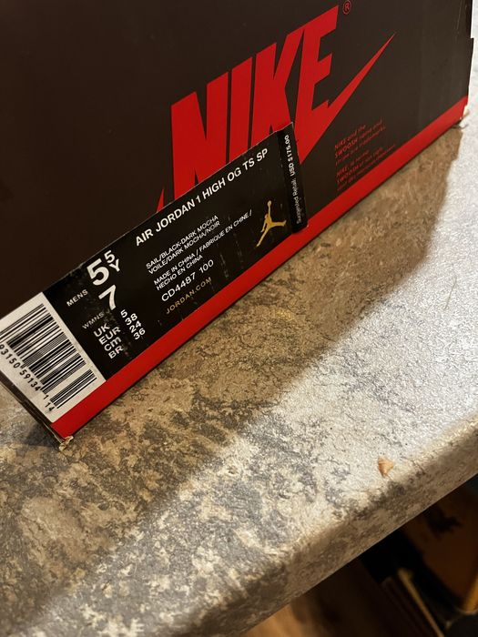 Nike x Travis Scott Air Jordan 1 Обувки