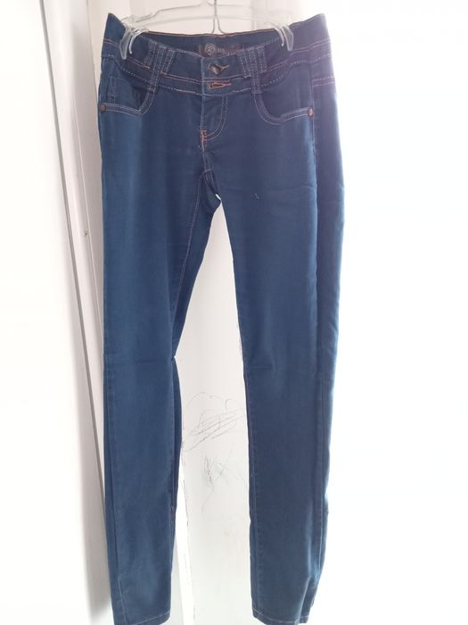 Blugi și pantaloni noi