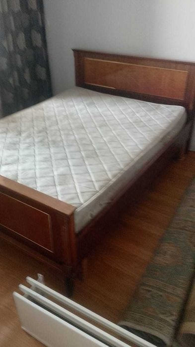 Продам двуспальную кровать и шкафы