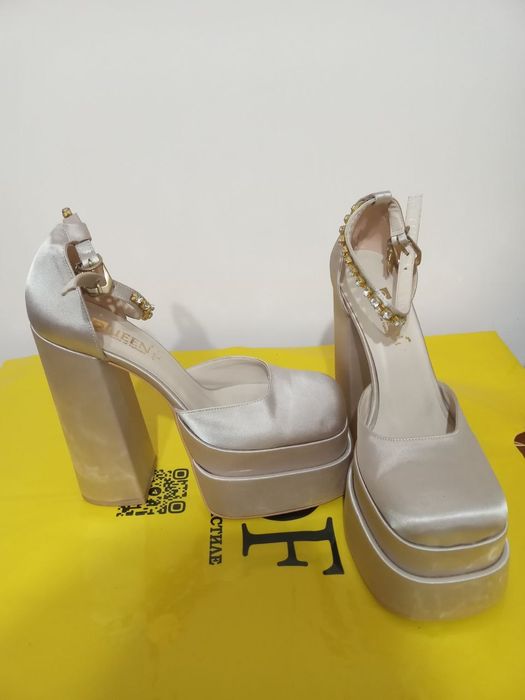 Туфли на каблуке