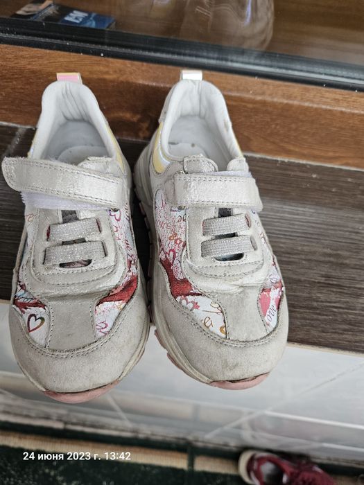 Кроссовки для девочки