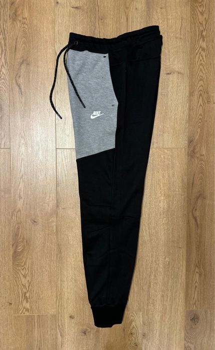 Nike tech gray and black (marimi M L Xl )