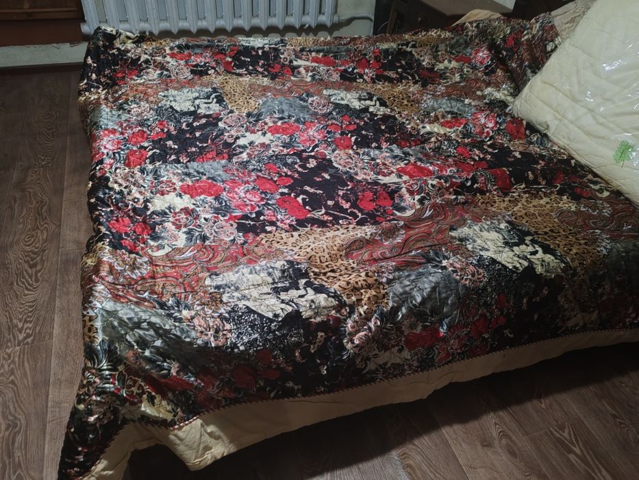 Покрывало на 2-спальную кровать, б/у