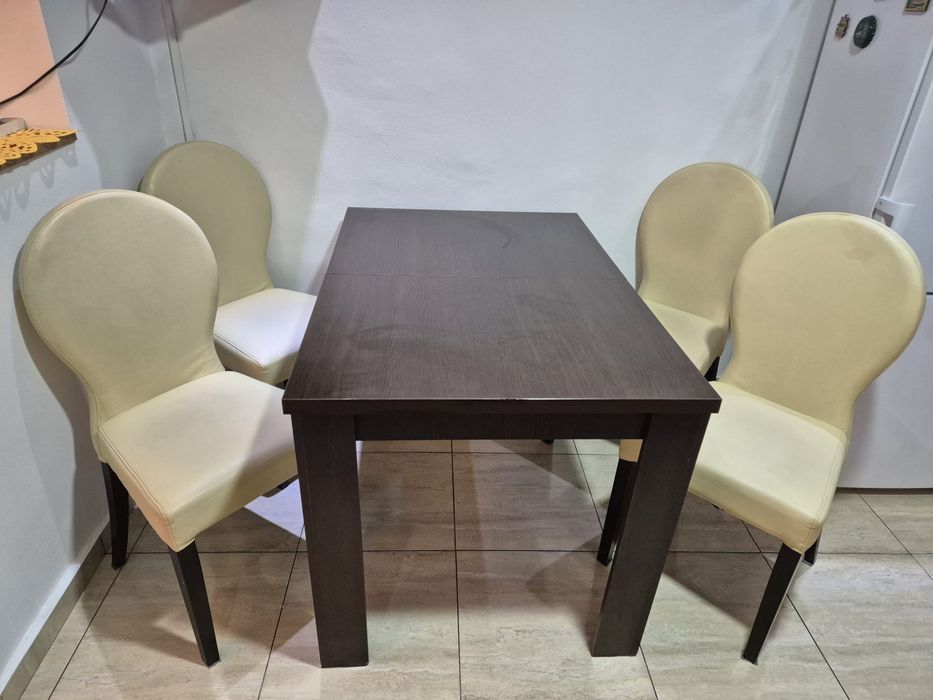 Masa de bucatarie cu scaune
