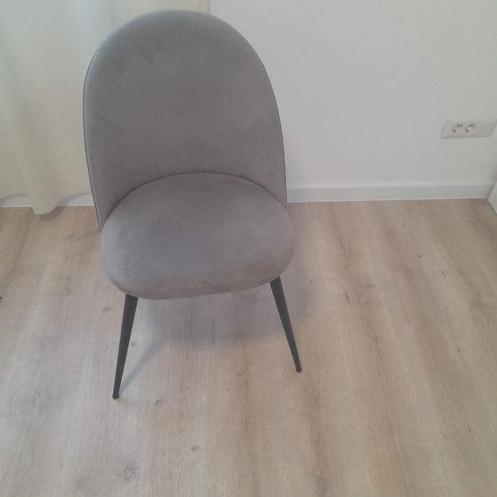 Vand doua bucăți în stare foarte buna