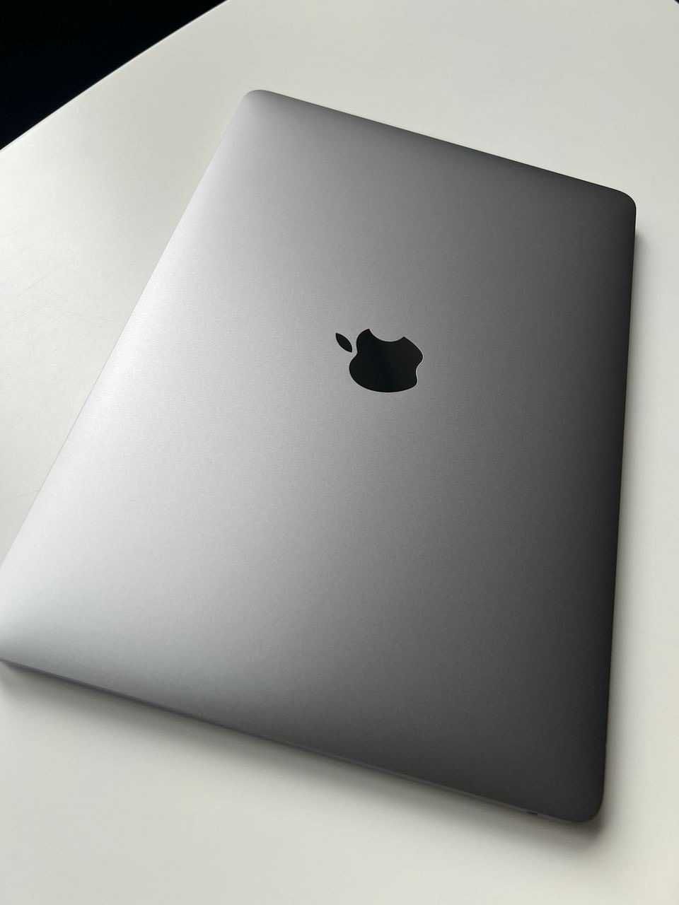 MacBook Pro 13", 2020, Intel Core i5, 8GB RAM, 256GB